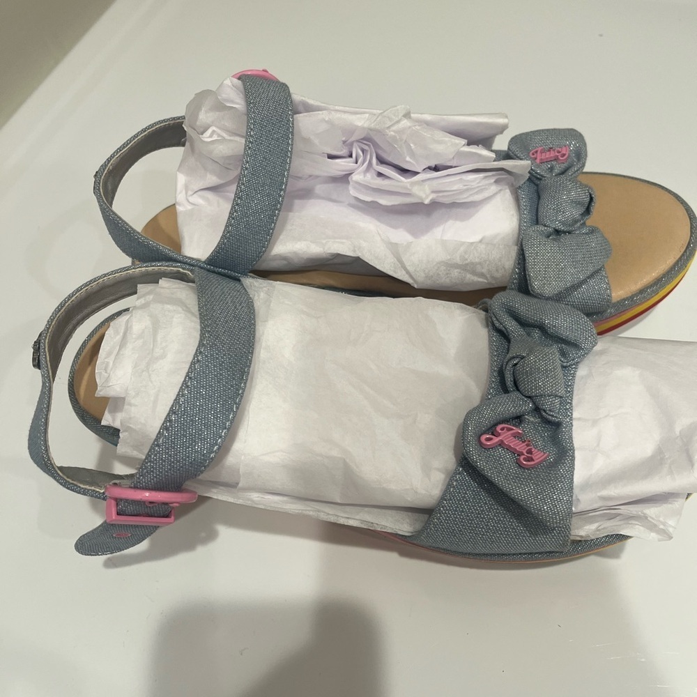 Juicy Couture Gray and Pink Sandals with Bow Accents - Picture 5 of 6